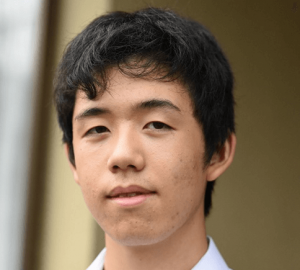 羽生善治に勝利した若き将棋の天才藤井聡太14歳がこっちを見ている画像