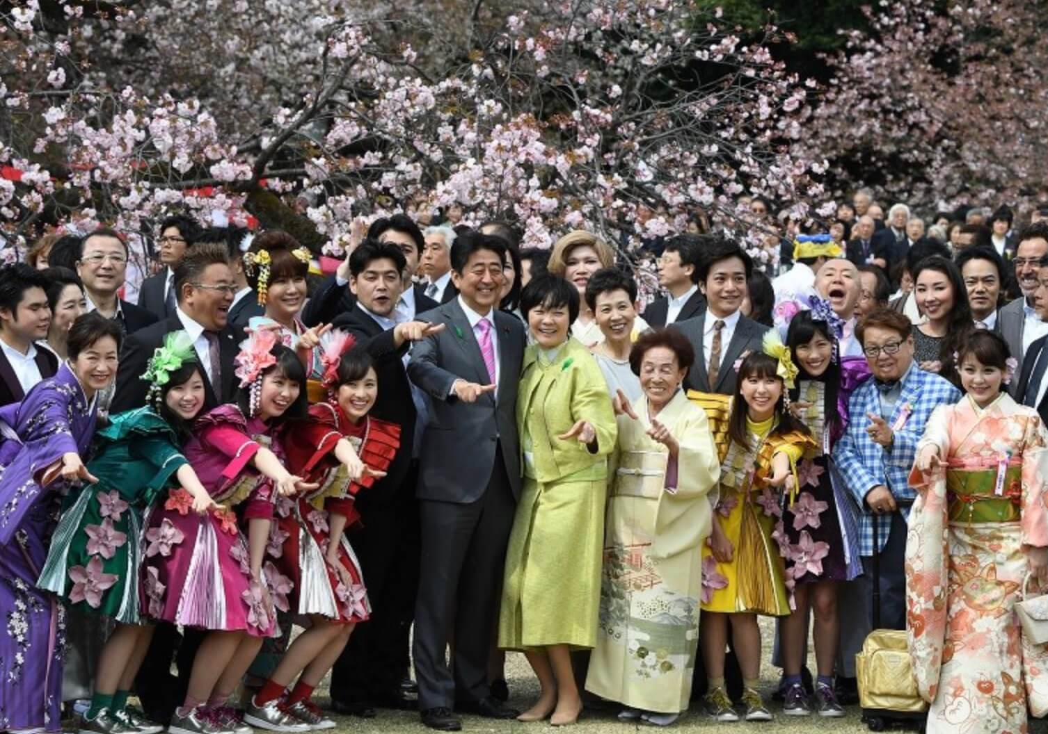 サクラを見る会2018の芸能人招待客は誰?参加者一覧から開催理由(目的)も調査!
